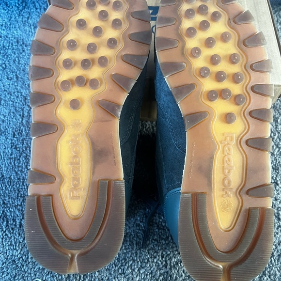 REEBOK WOMENS SUEDE GRAY CLASSICS SIZE 6.5 - Picture 4 of 4